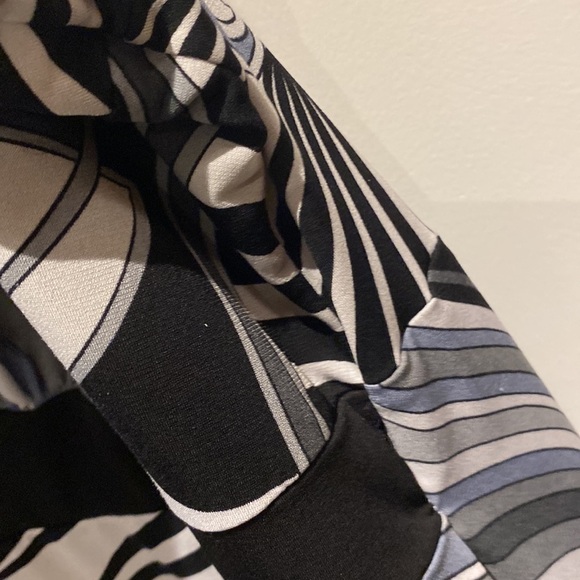 ENCORE V-Neck top Abstract Black White Grey Babydoll Empire Womens Plus Size 3X - Picture 7 of 10